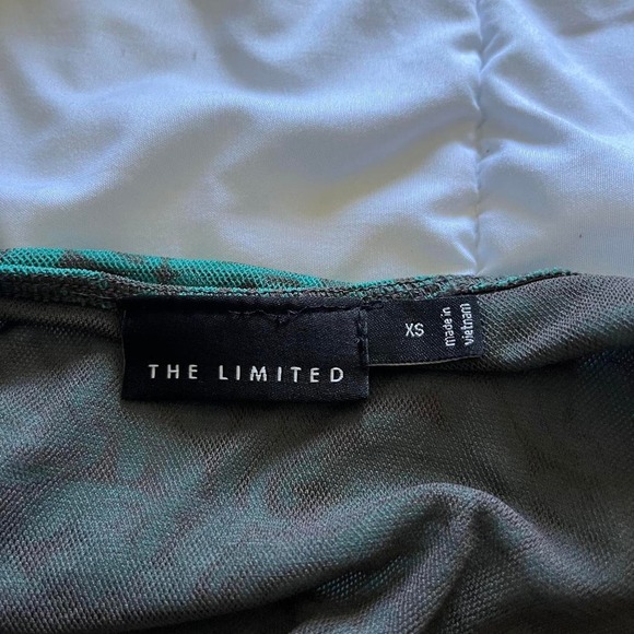 The Limited Green Patterned Top - Picture 6 of 6